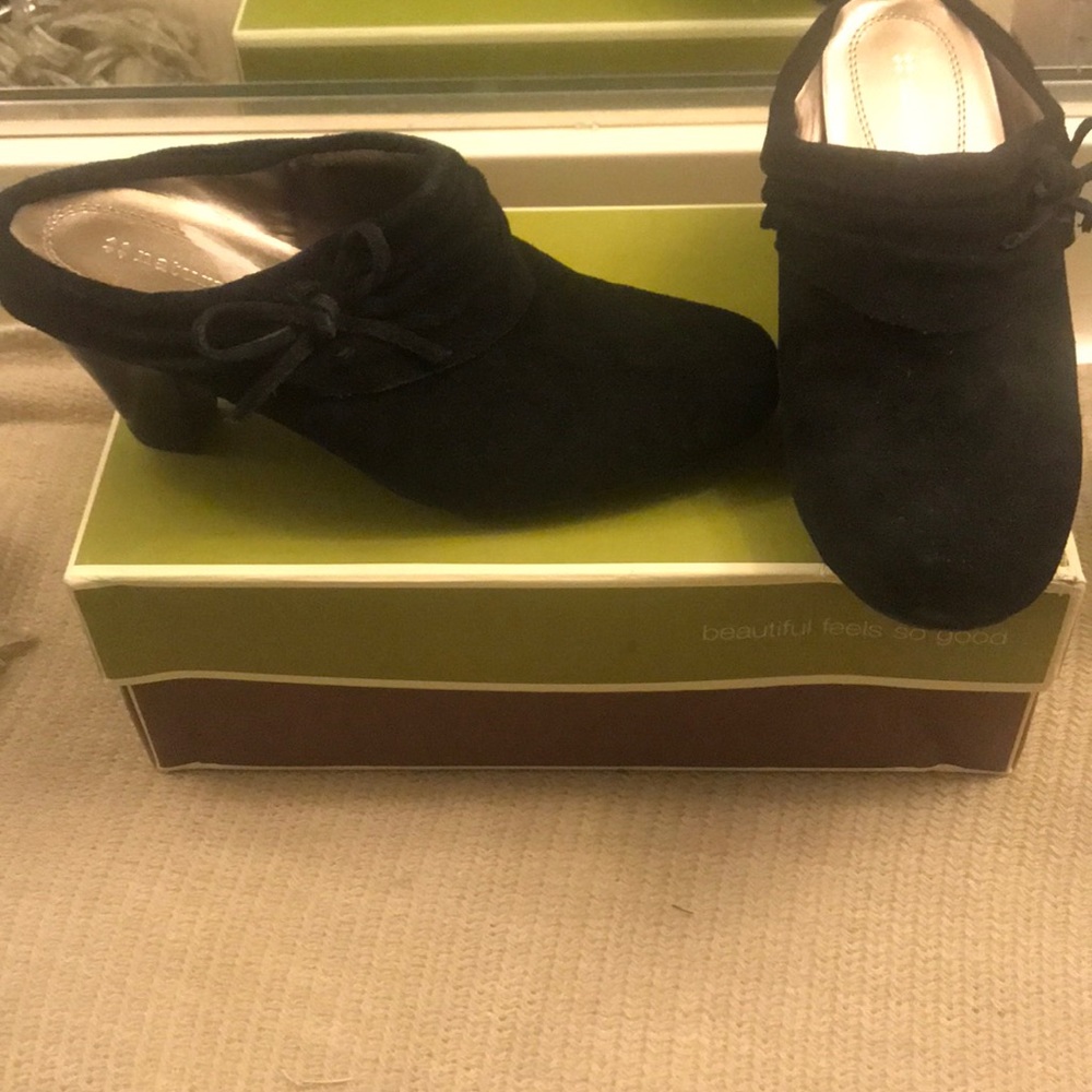 Naturalizer Jotham black suede mule 6.5 M